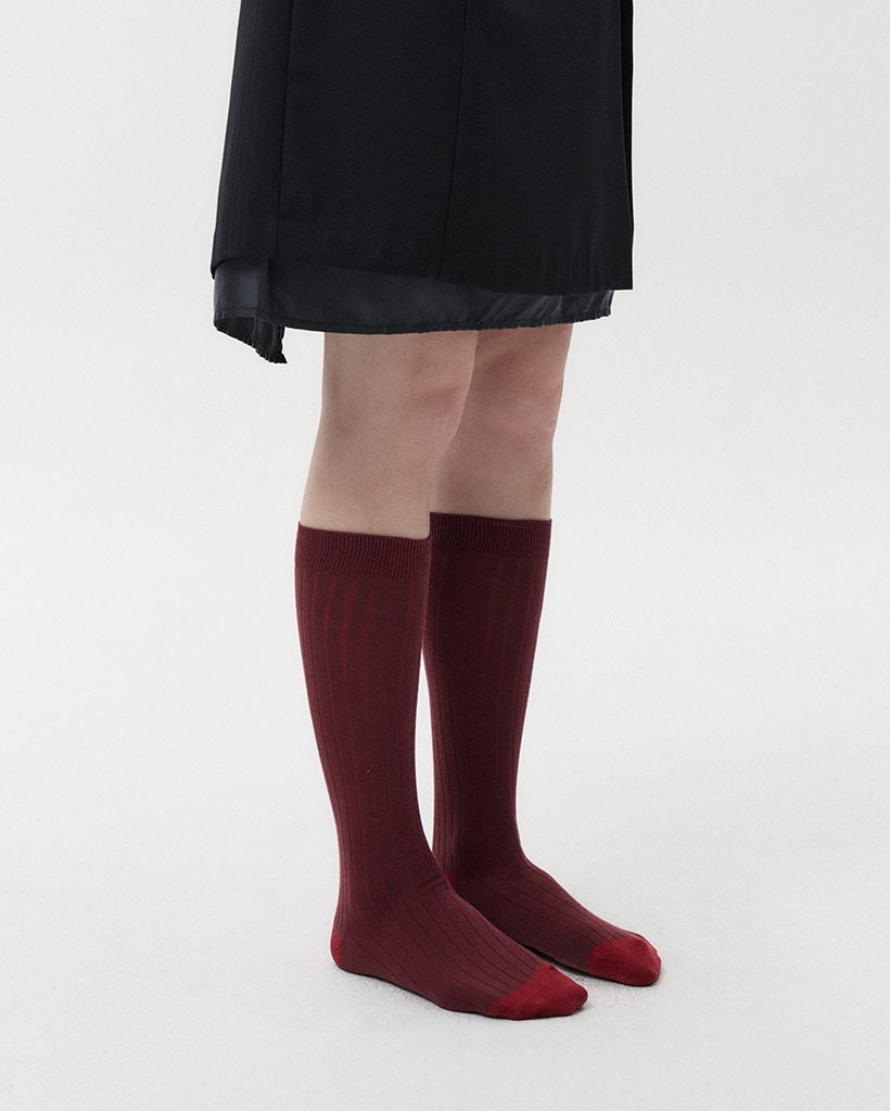 STRIPED RIB SOCKS, BURGUNDY