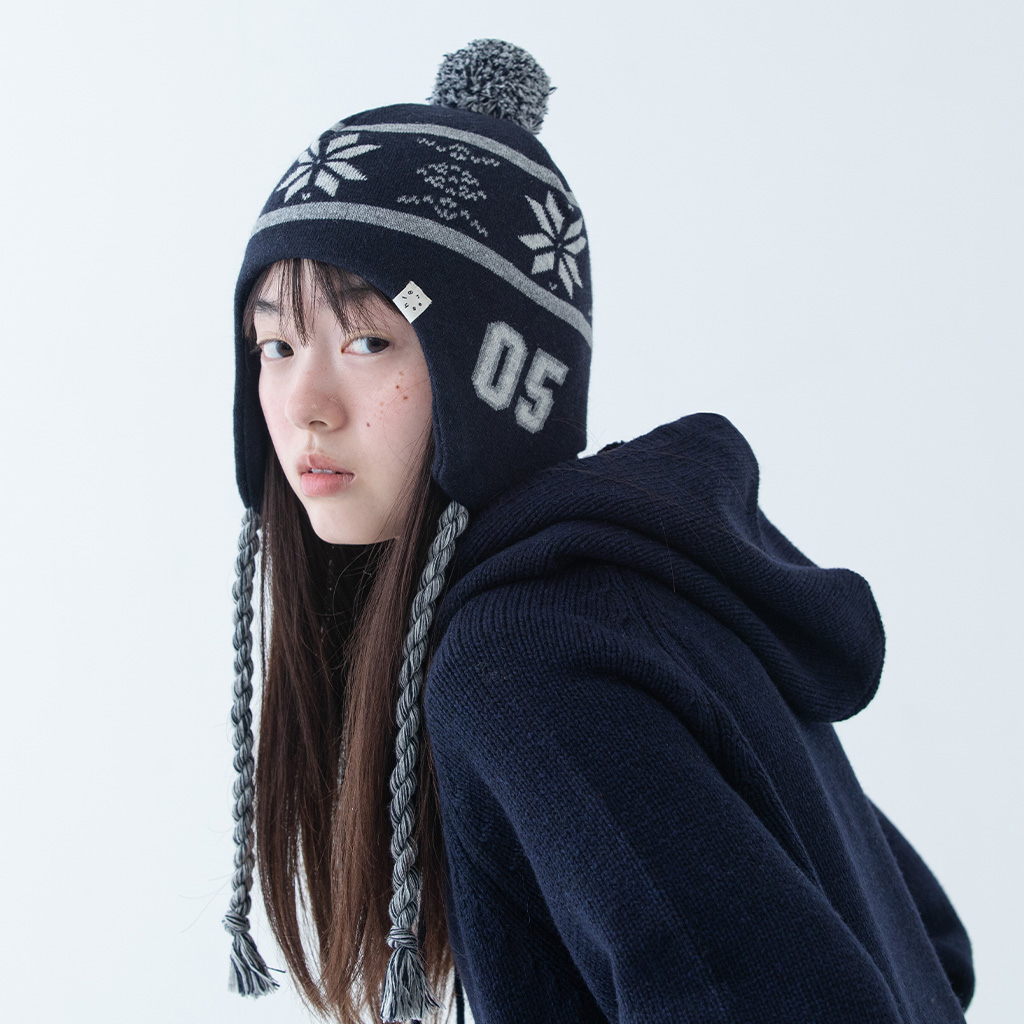 Emblem Knit Beanie UNISEX Black Ivory | ファッション通販
