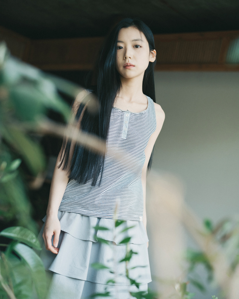 BUTTON POINT STRIPE SLEEVELESS, BLACK