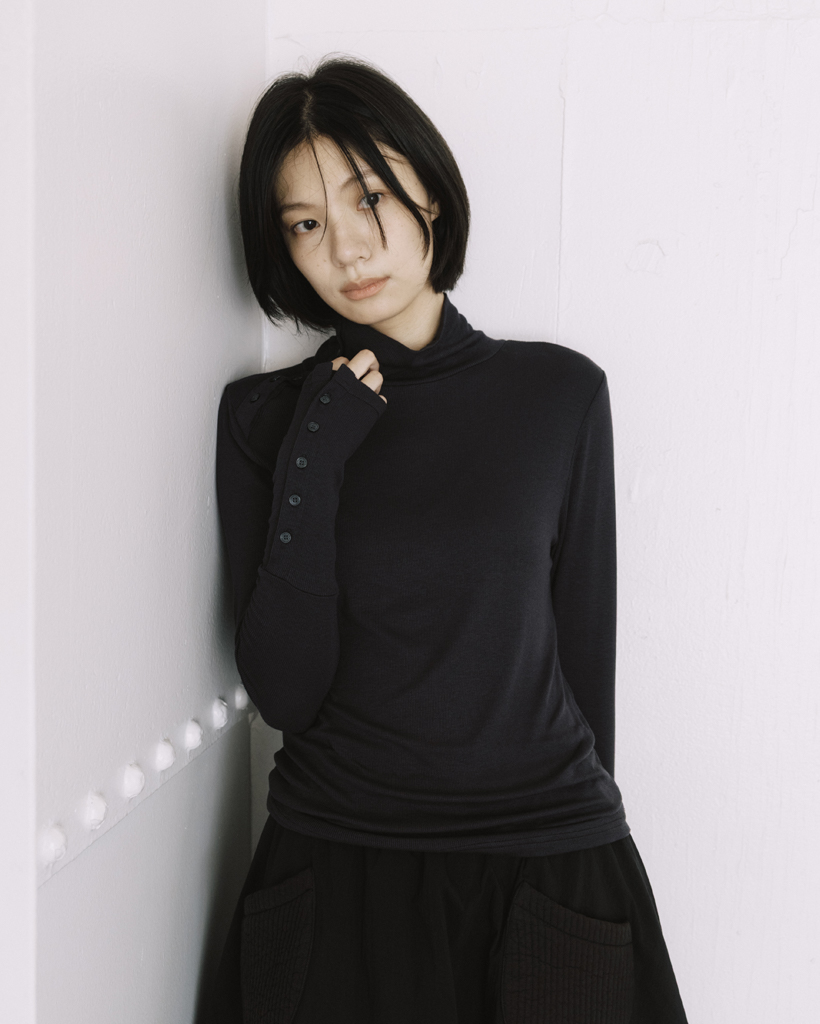 TWO-WAY BUTTON TURTLENECK T-SHIRT, CHARCOAL