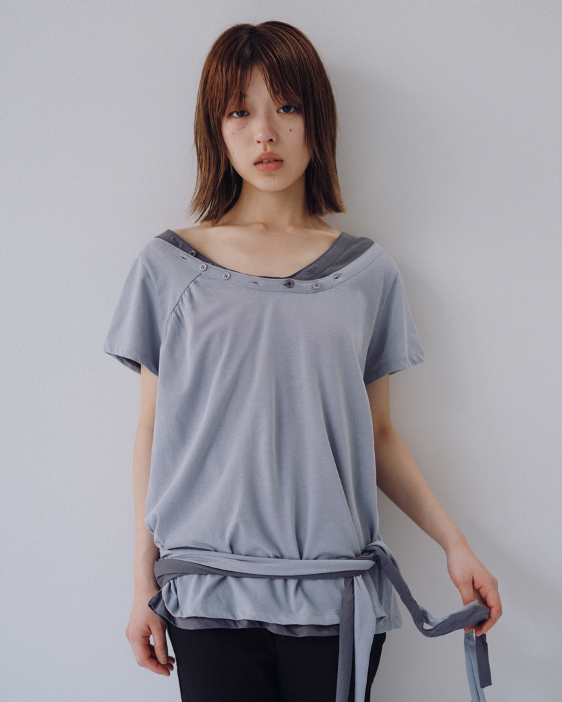ONE-SHOULDER WRAP T-SHIRT, GRAY