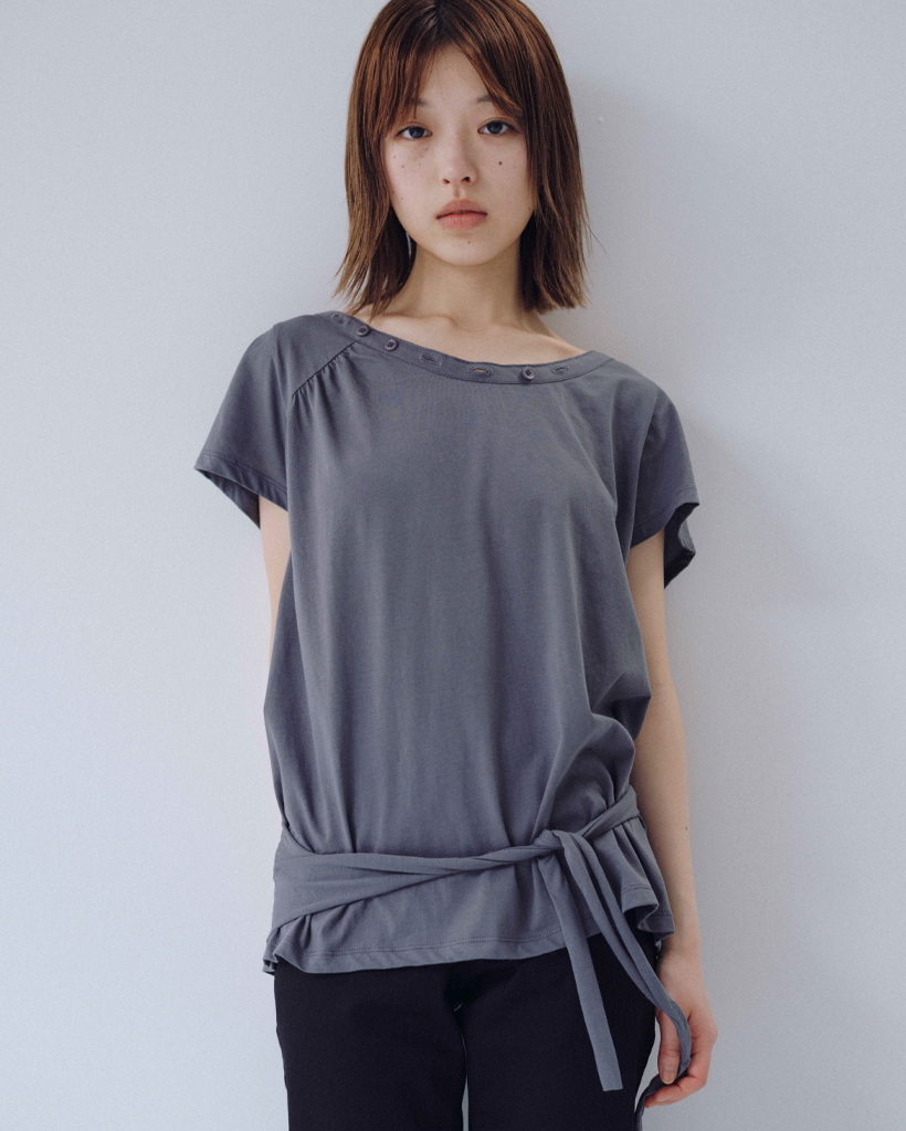 ONE-SHOULDER WRAP T-SHIRT, CHARCOAL