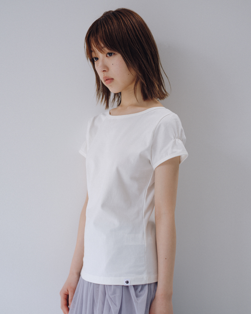 BACK BUTTON SHIRRING T-SHIRT, IVORY