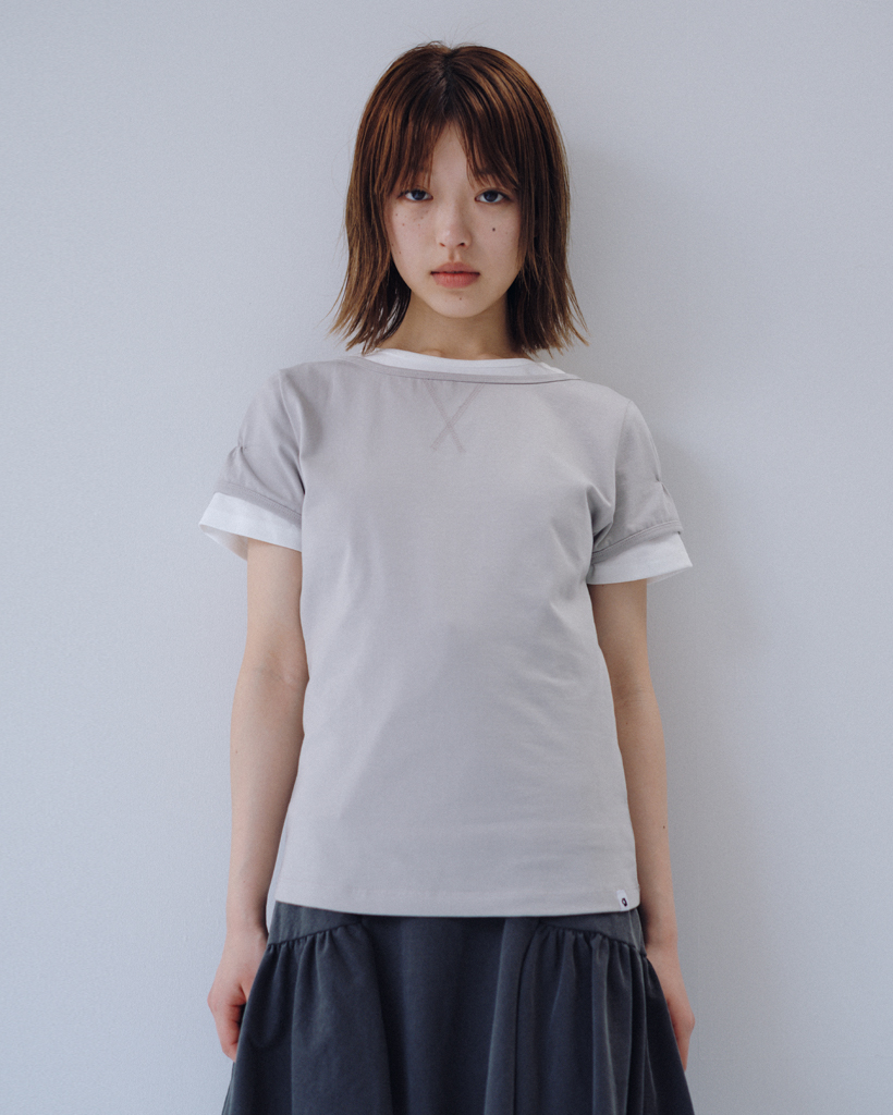 BACK BUTTON SHIRRING T-SHIRT, KHAKI GRAY
