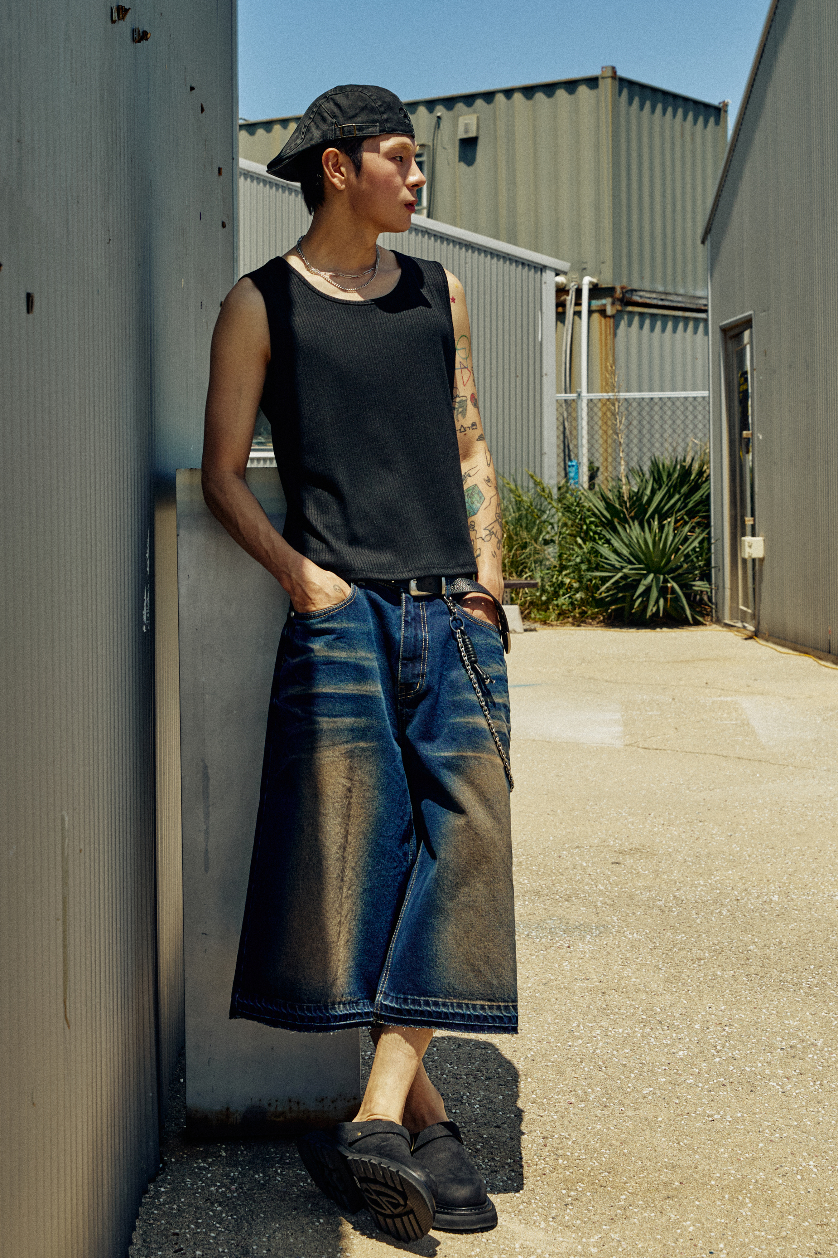 STEEL POINT SLEEVELESS - BLACK