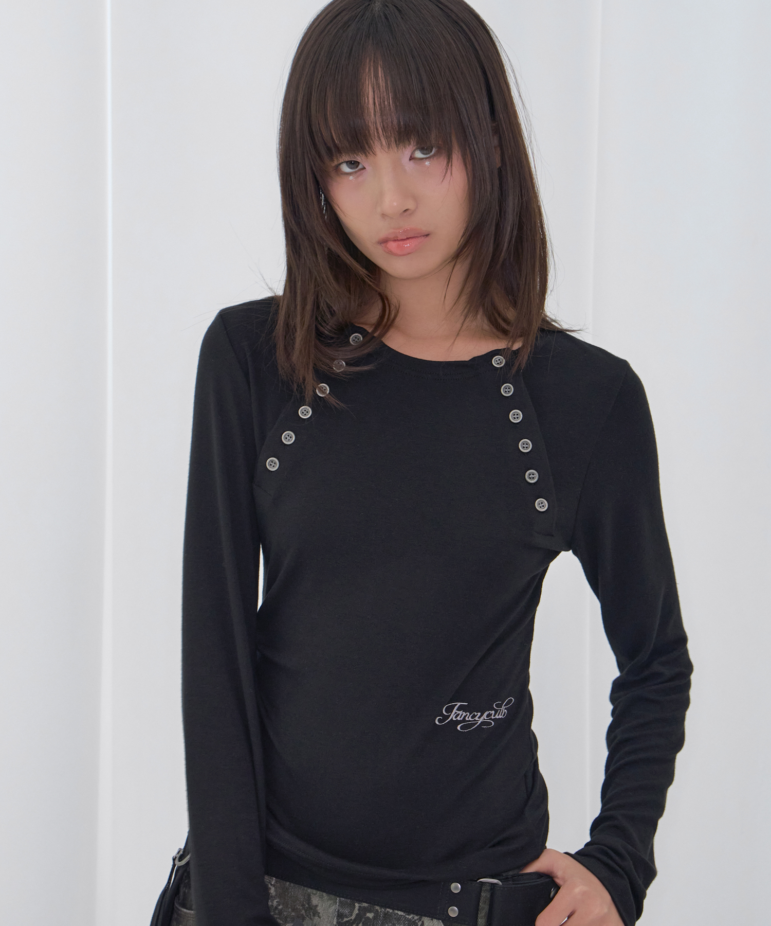 MOVE BUTTON LONG SLEEVE (BLACK) F26QB048