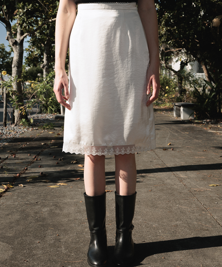 Glossy Lace Skirt [Ivory]
