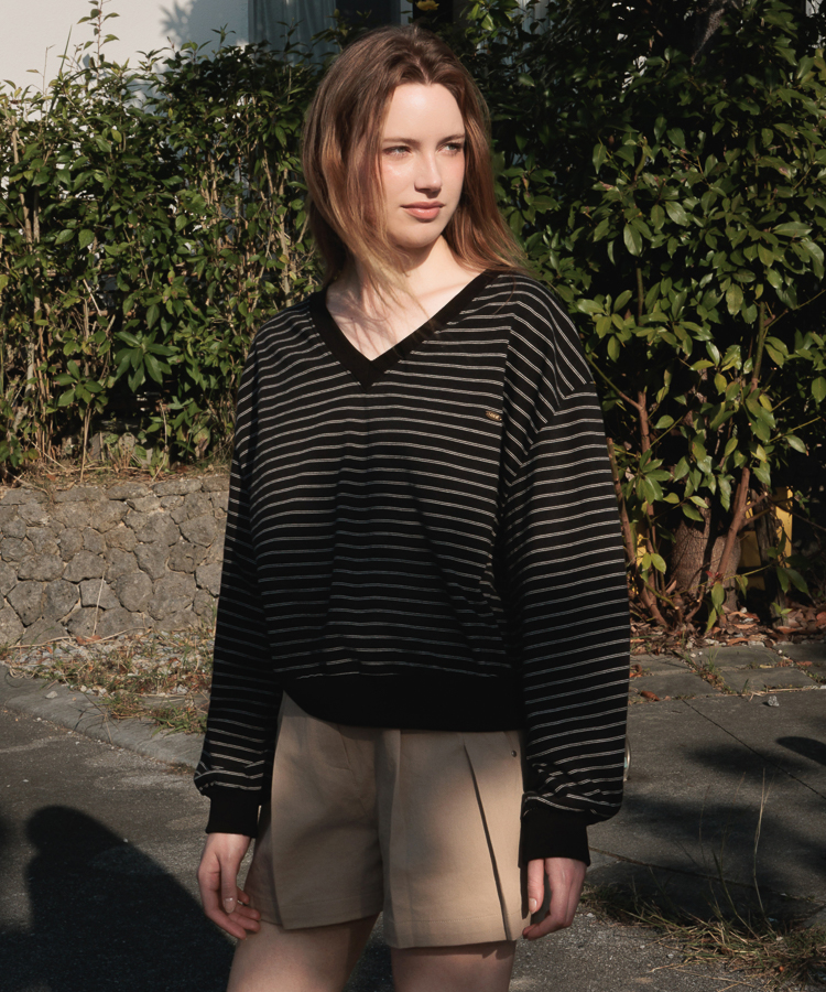 Stripe V-neck Sweatshirt [Black]