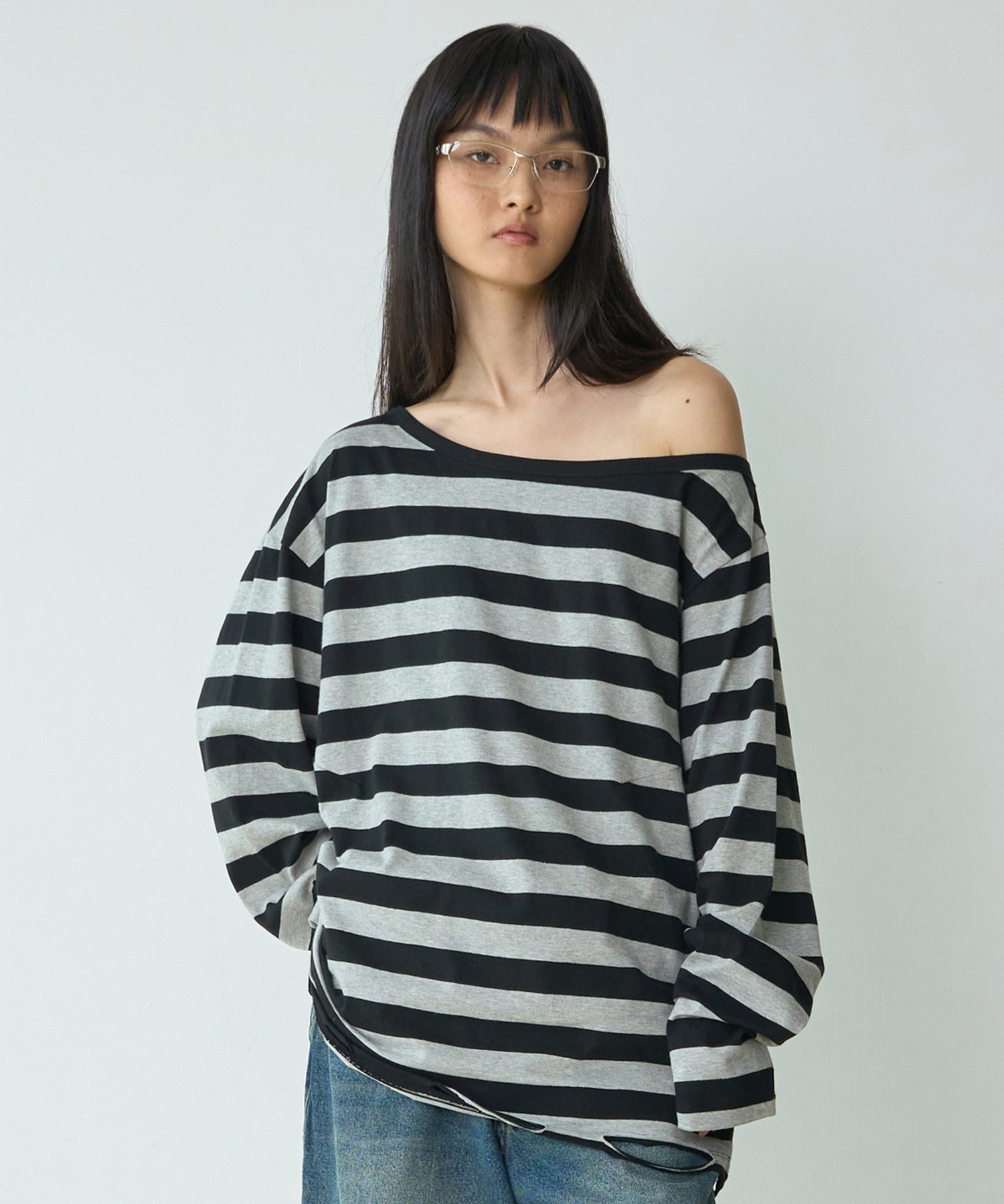 One Shoulder Distressed T-Shirts [Stripe Black]