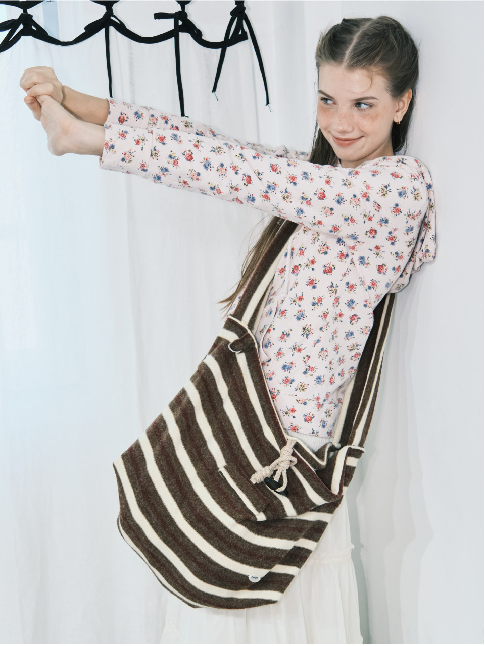 Stripe sling bag_brown