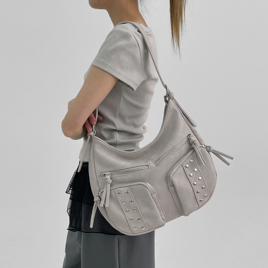 BLACKUP】ローケットアイレットクロスボディレザーバッグ