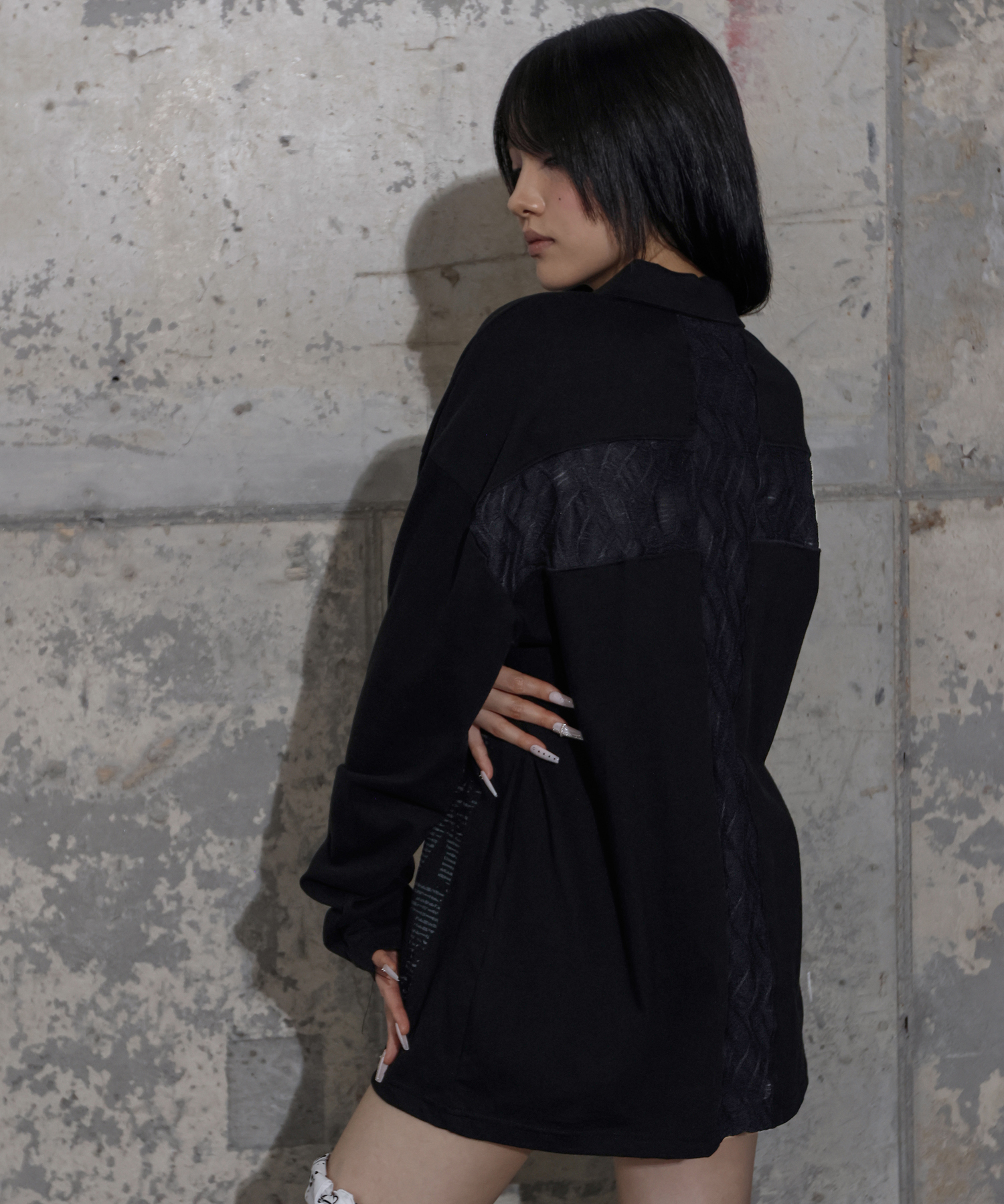 BACK CROSS OVER FIT COLLAR TEE (BLACK) F25ZB021
