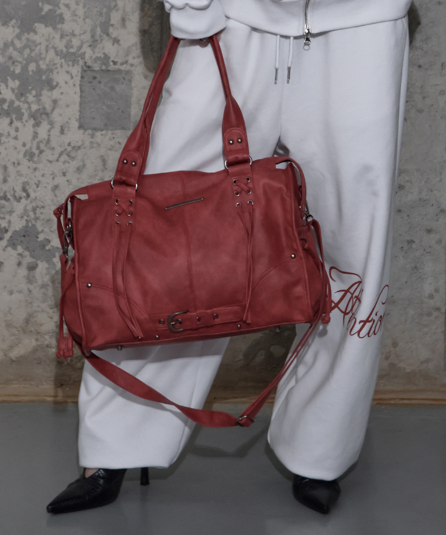 Belted Washing Leather Bag (Cherry Rad) F25QE990