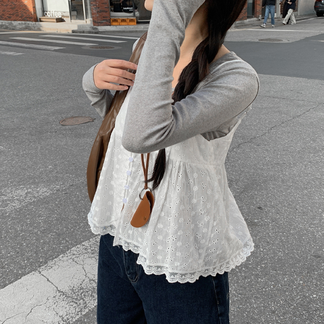 レースクロップドフラワーレイヤードビスチェブラウス