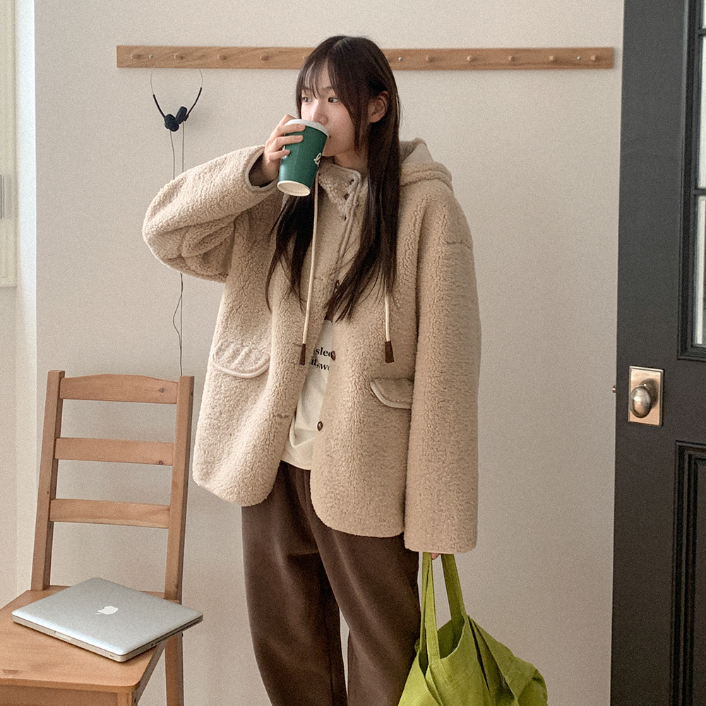 ダンブルフード付きムートンコート