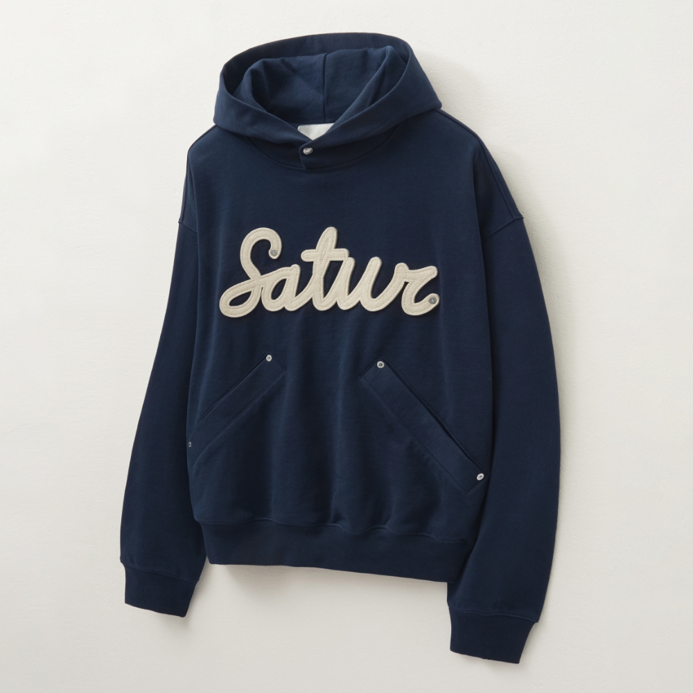 SATUR アップリケリベットパーカーネイビー Satur Applique Rivet Hoodie - Classic Navy | ファッション