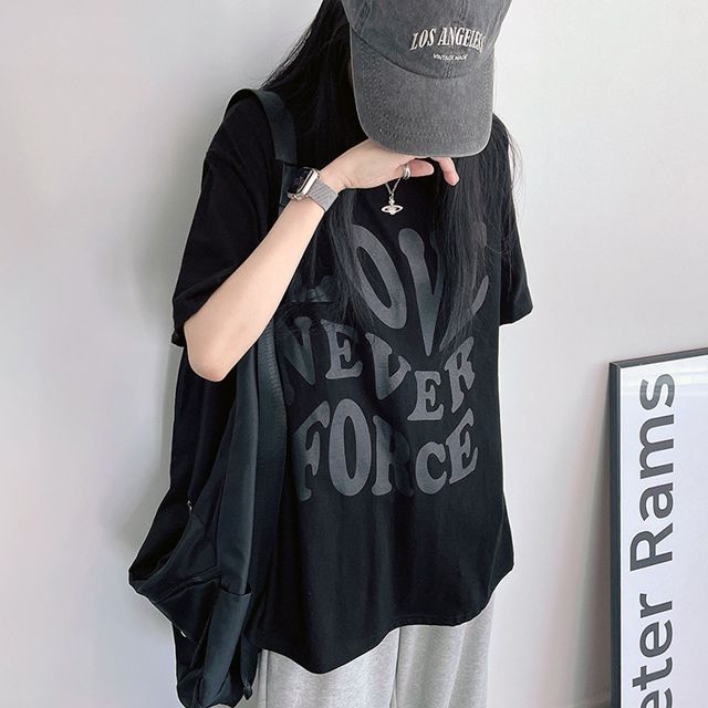 [ビッグサイズ] ボルドーレタリングオーバーサイズ半袖Tシャツ