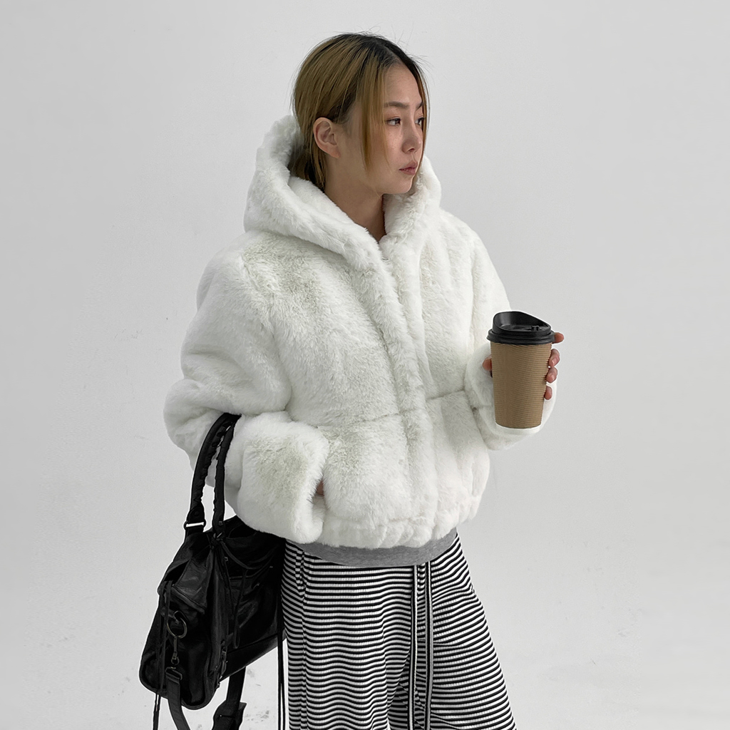 Blackup 白いファージャケット ショートスタイル Blackup 白いファージャケット ショートスタイル Blackup 白いファー