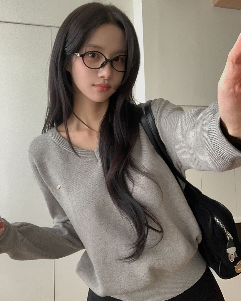 [made] Smoothie Airy Cash V Neck Knit
