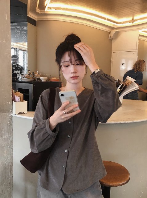 ノーカラーストラップブラウス