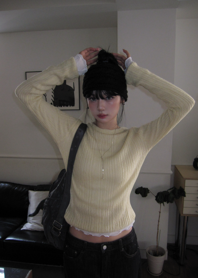 スリムフィットリブラウンドネックニット