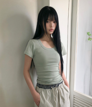 Uネック半袖Tシャツ