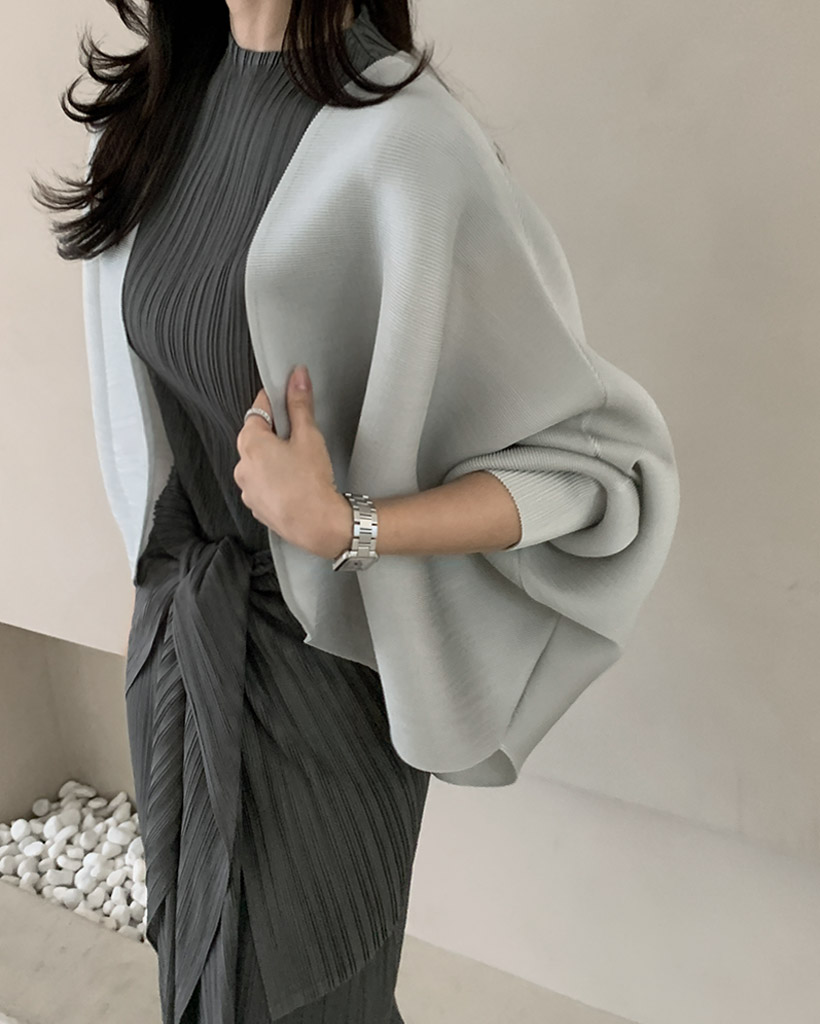 [PLEATS] Glow Unbalanced Stingray Cardigan - Silver
