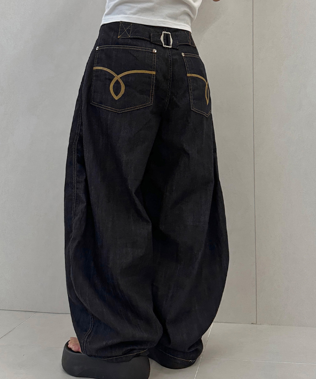 ノンフェードポケットステッチデニムバルーンパンツ | ファッション