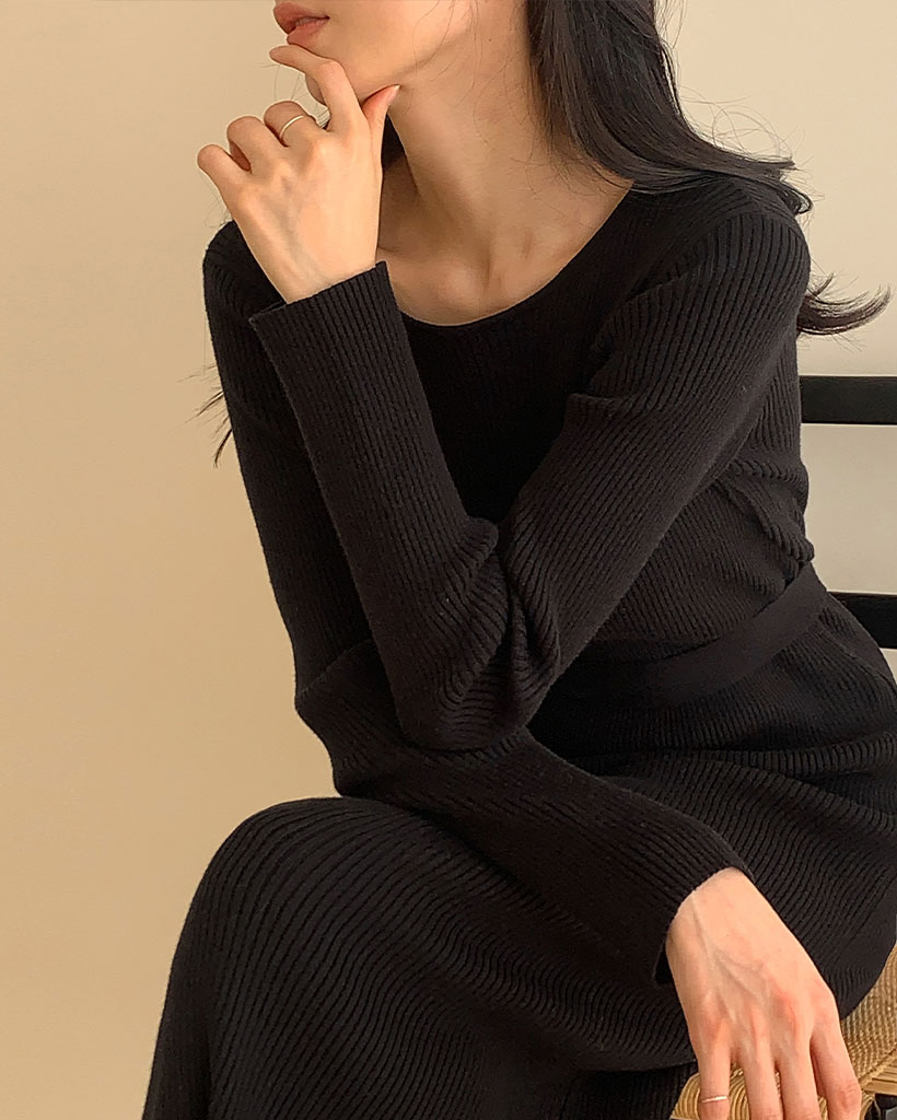 [made] Moist soft slim round ribbed knit dress