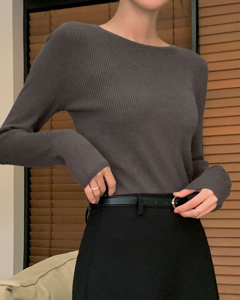 [made] Moist soft slim ribbed round neck knit
