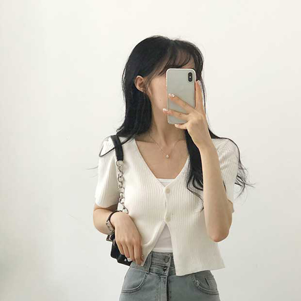 ツーボタンVネッククロップドカーディガン | ファッション通販サイト NUGU