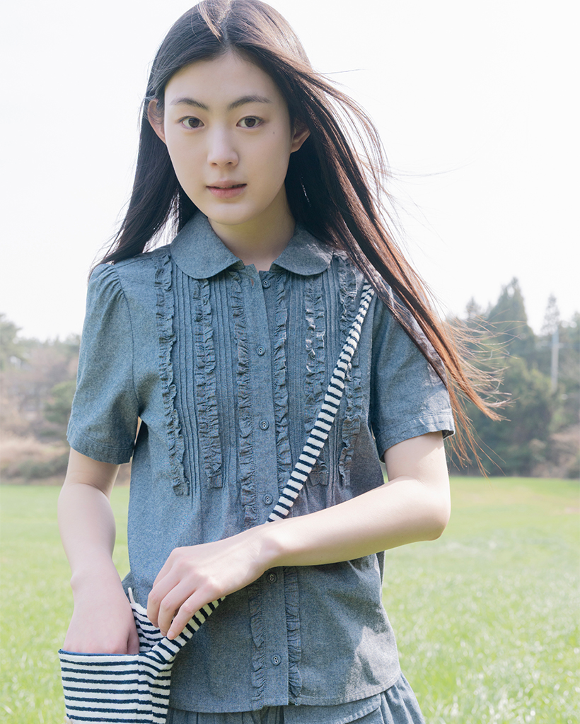 ROUND COLLAR FRILL BLOUSE, DENIM
