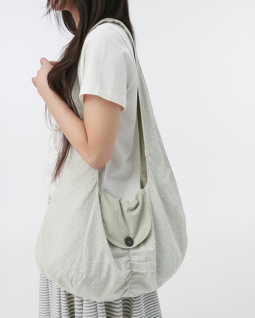 FLORAL REVERSIBLE HOBO BAG, LIGHT KHAKI