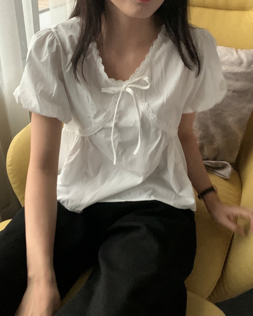 Vネックリボンパフレース半袖ブラウス