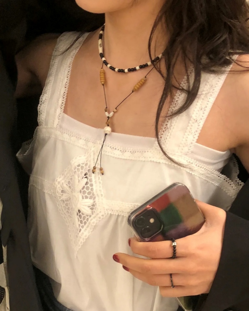 ビーズウッドネックレス