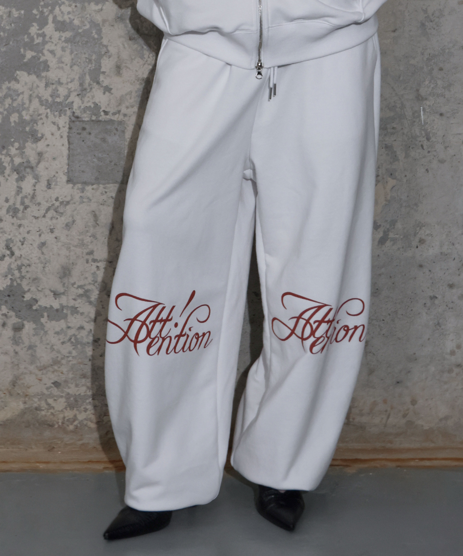 [Influencer pick] ATTENTION SWEATPANTS (WHITE) F25ZD973
