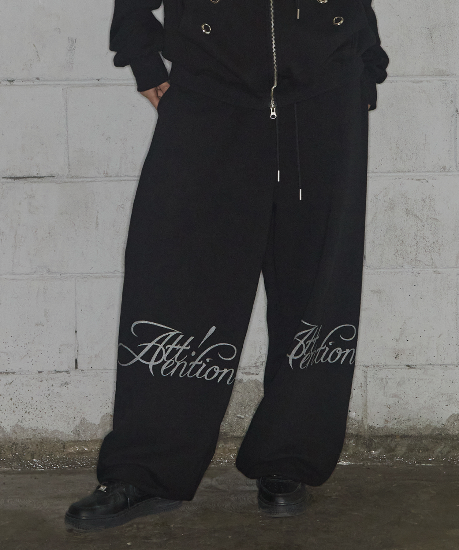 [Influencer pick] ATTENTION SWEATPANTS (BLACK) F25ZD973