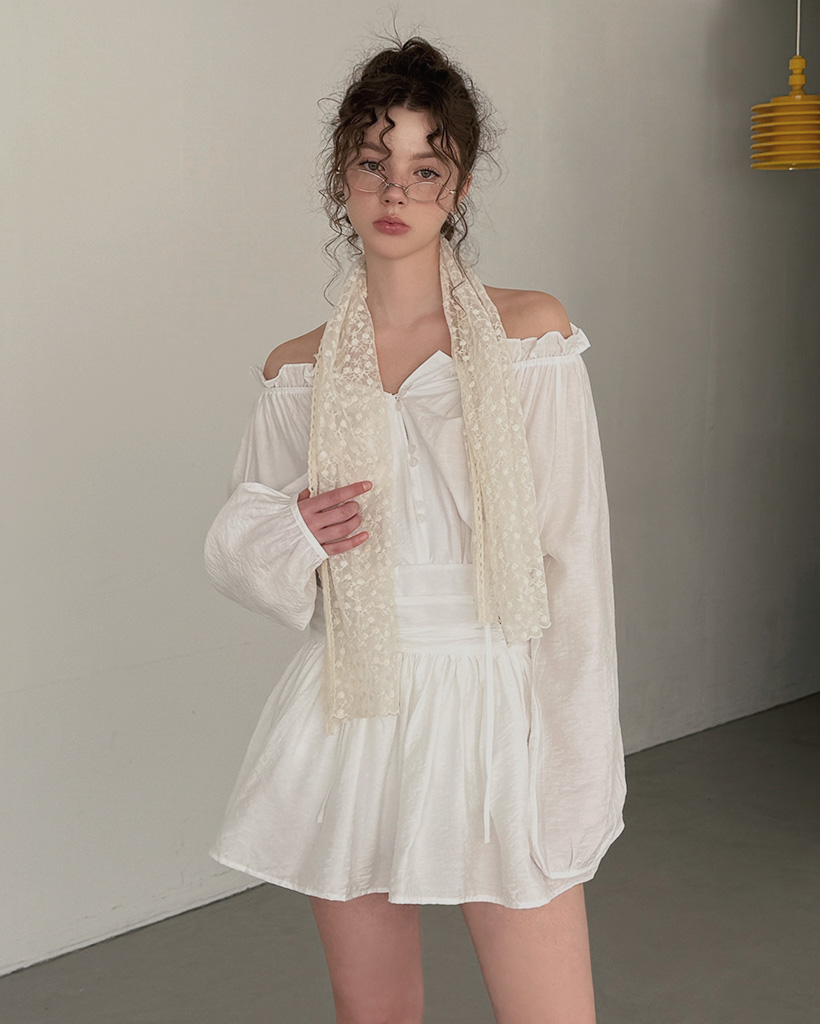 フリルシャーリング長袖ミニワンピース