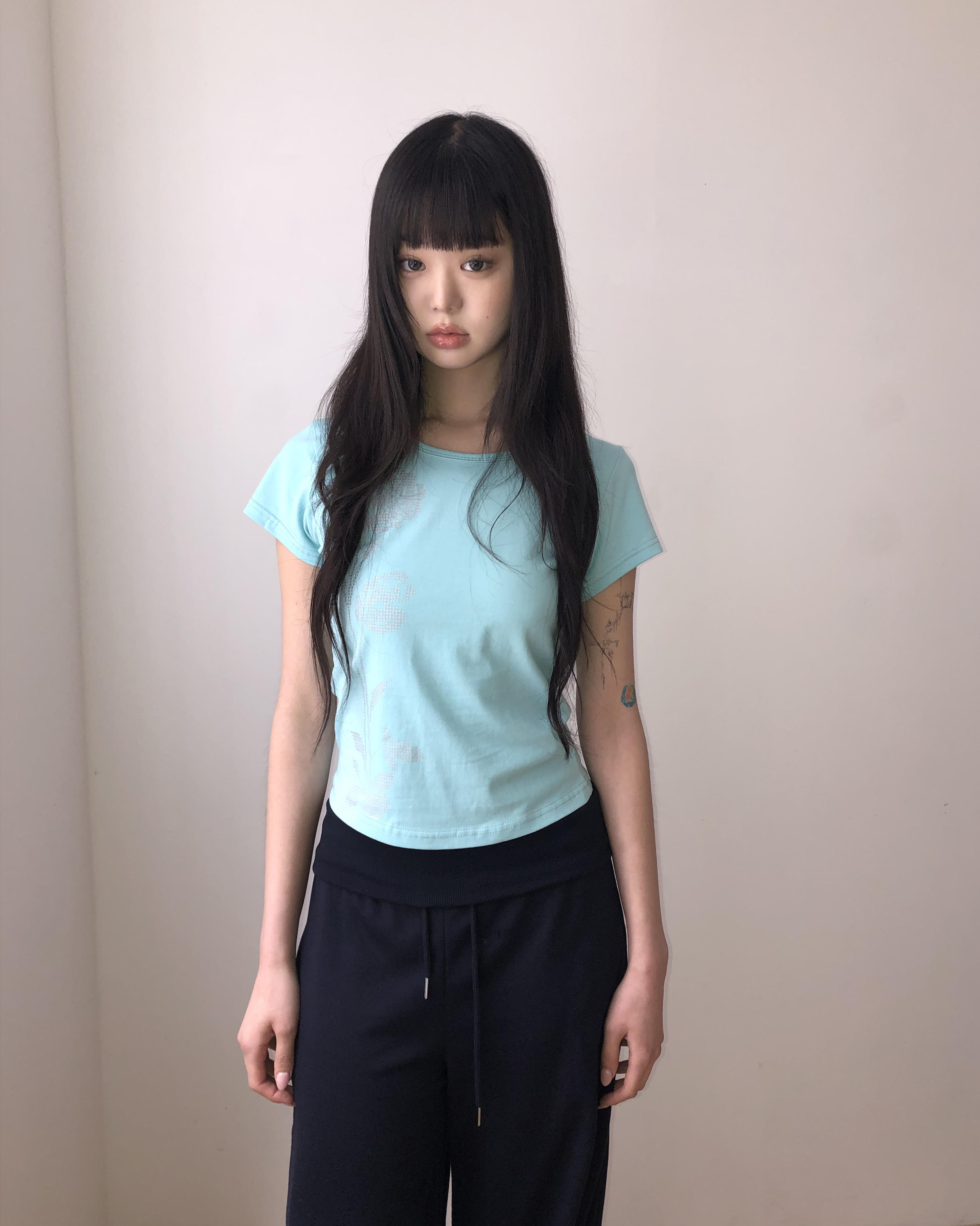 ローズシルバーTシャツ