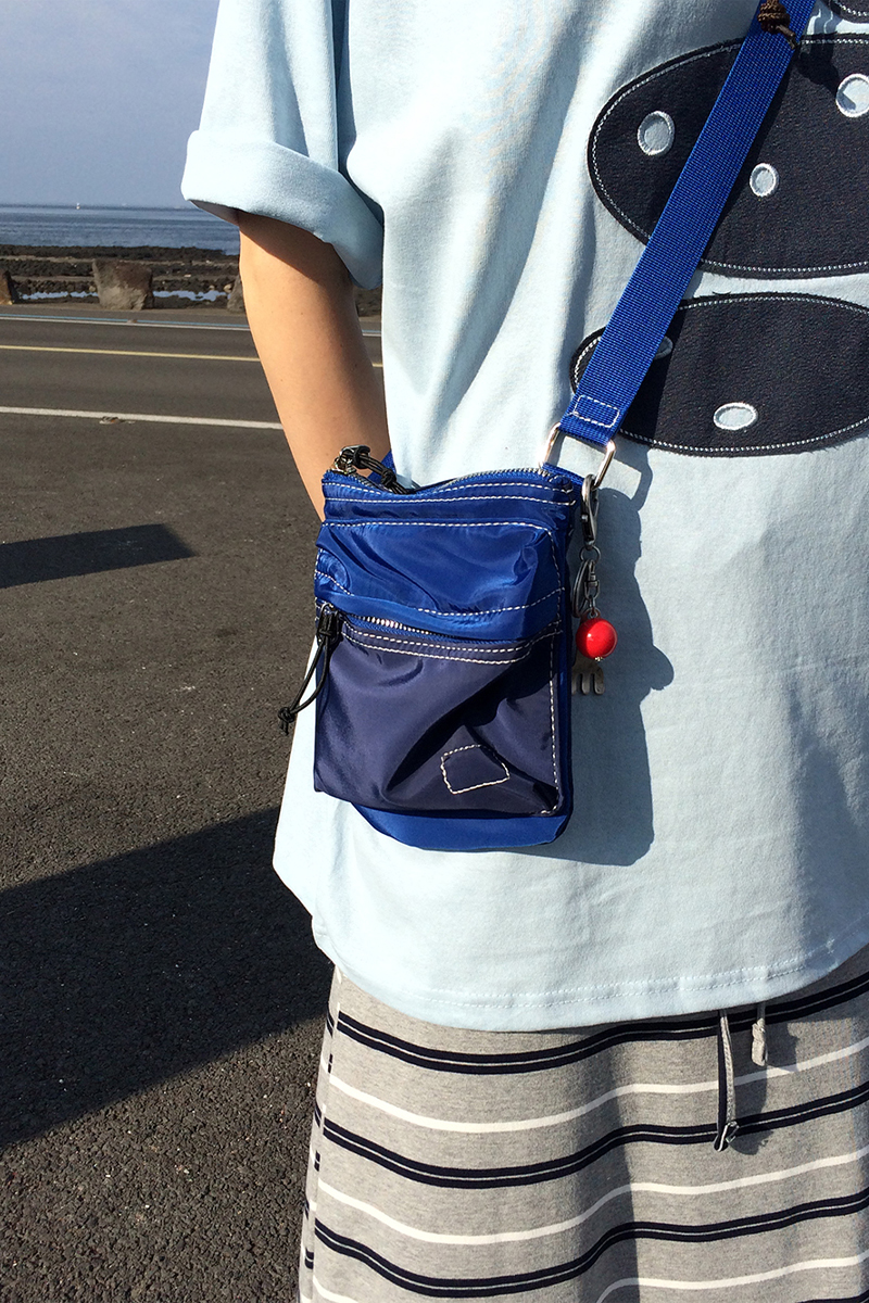 ツートンステッチショルダーバッグ