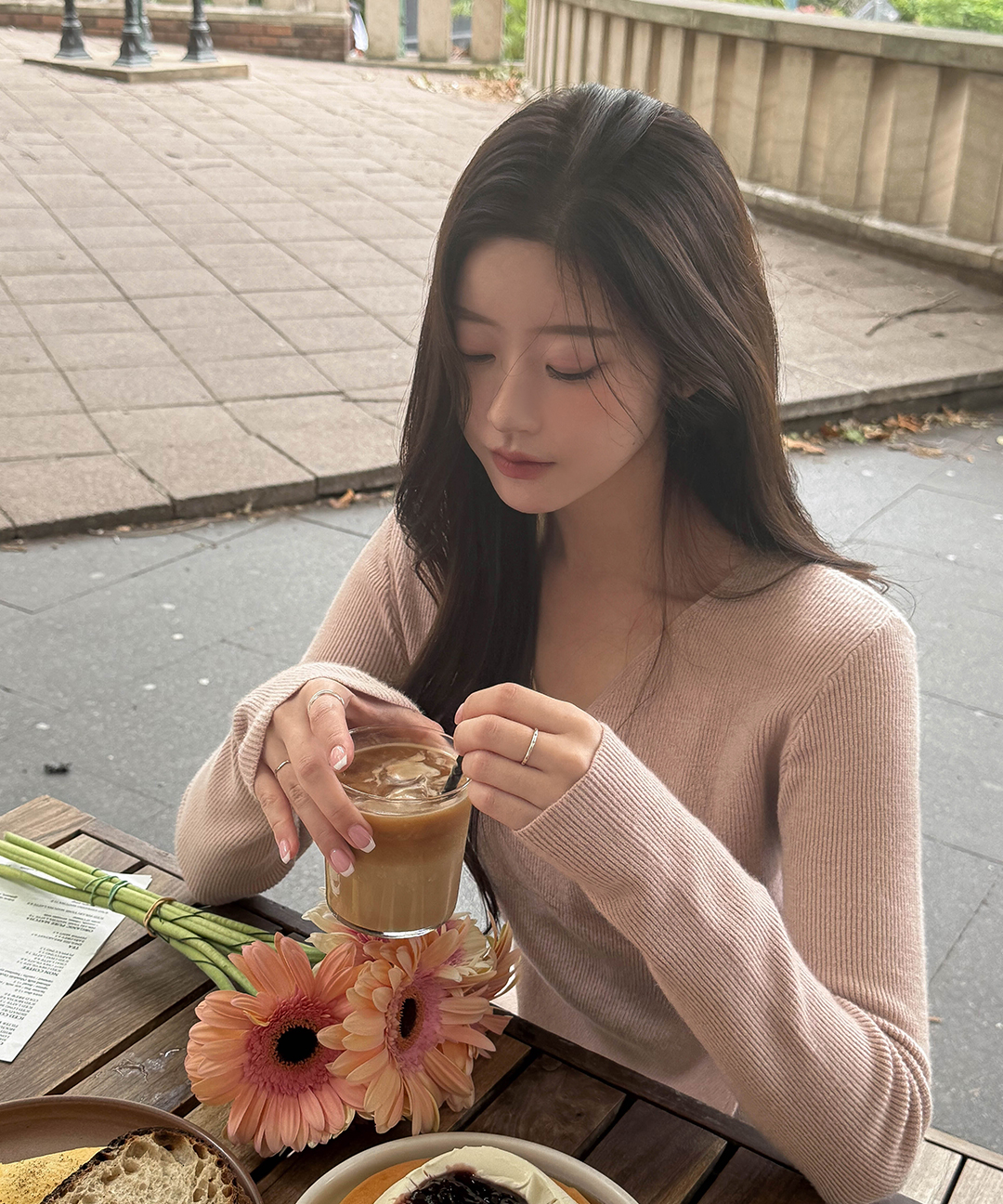 プレミアムウール混Vネックニット