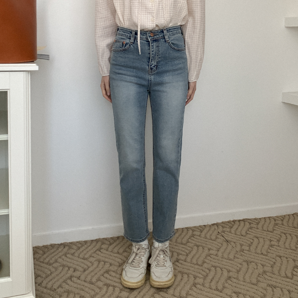 ストレートデニムパンツ