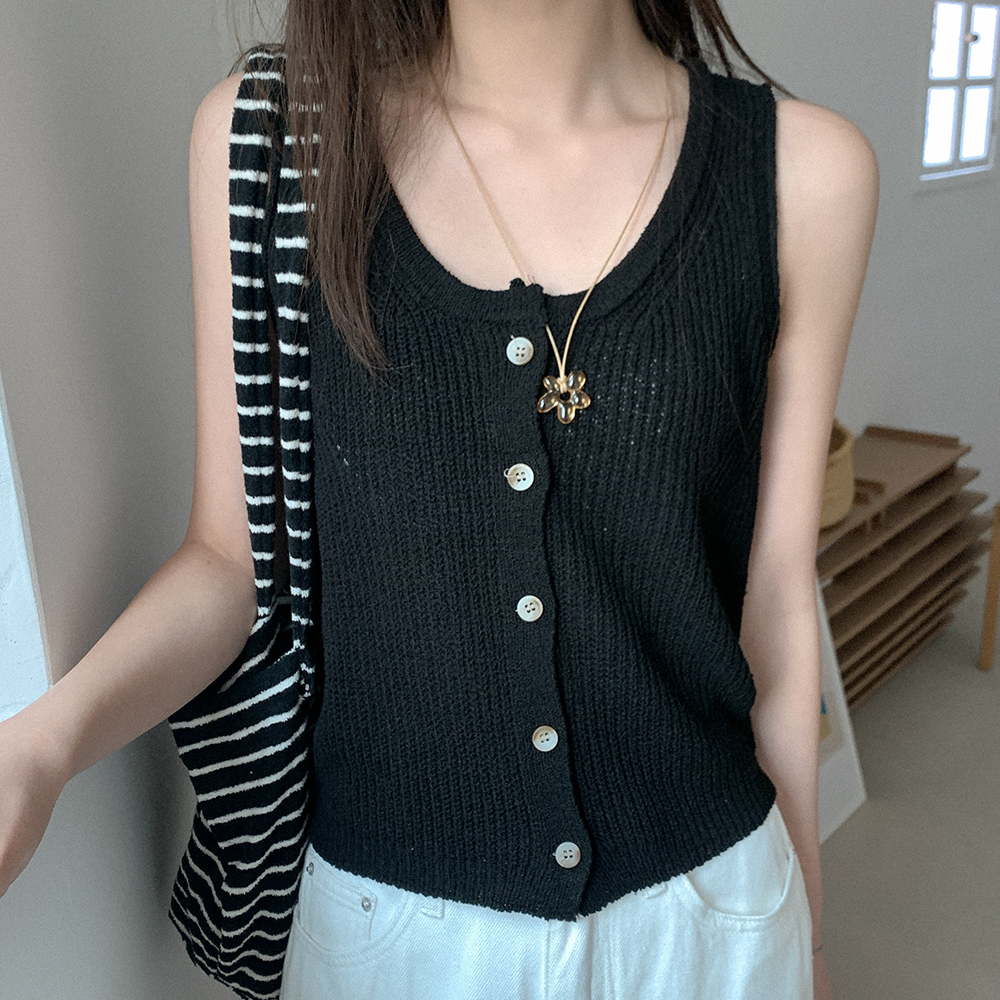 ボタンニットベスト