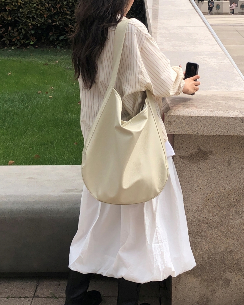 ラウンドフェイクレザーショルダーバッグ | ファッション通販サイト NUGU