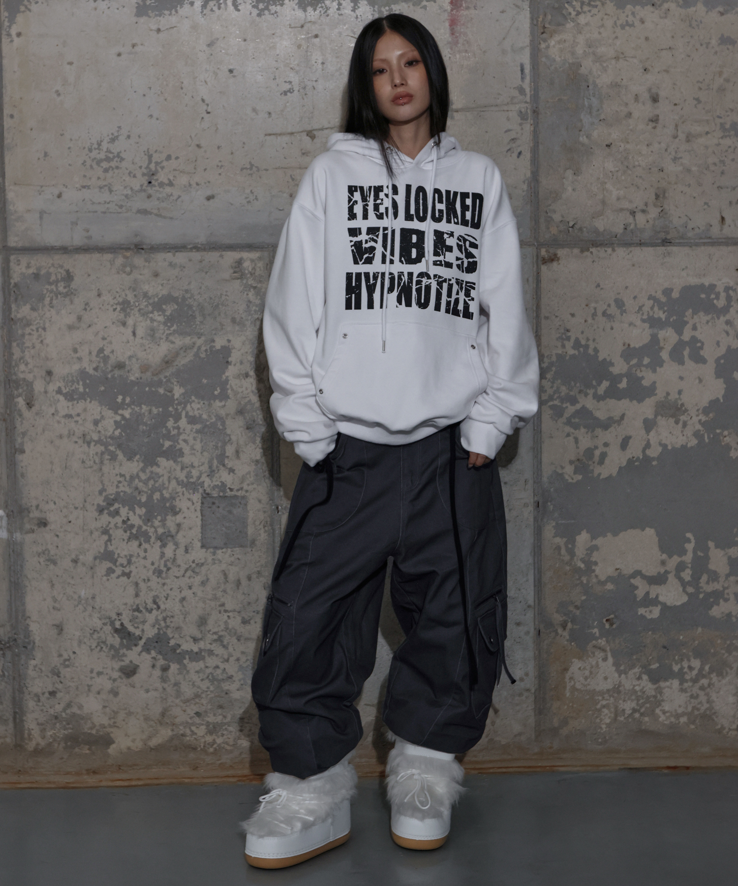 Influencer pick] CROSS POCKET CARGO PANTS (CHARCOAL