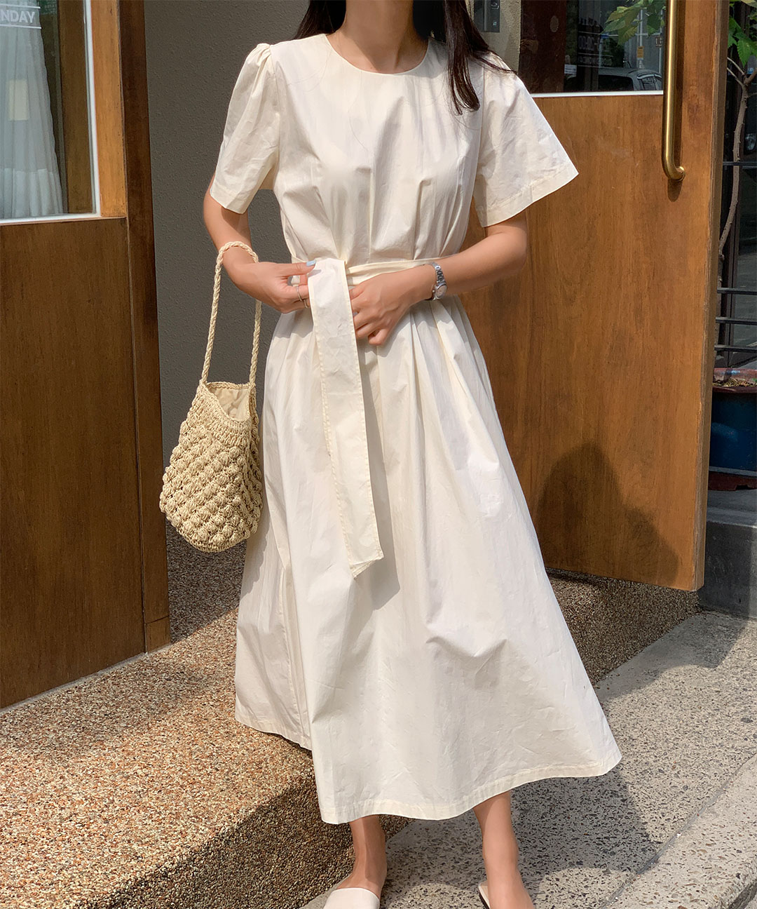 【新品】  ホワイト 半袖ワンピース XL オケージョン】[S-XL]ストラップタック入り半袖ロングワンピース