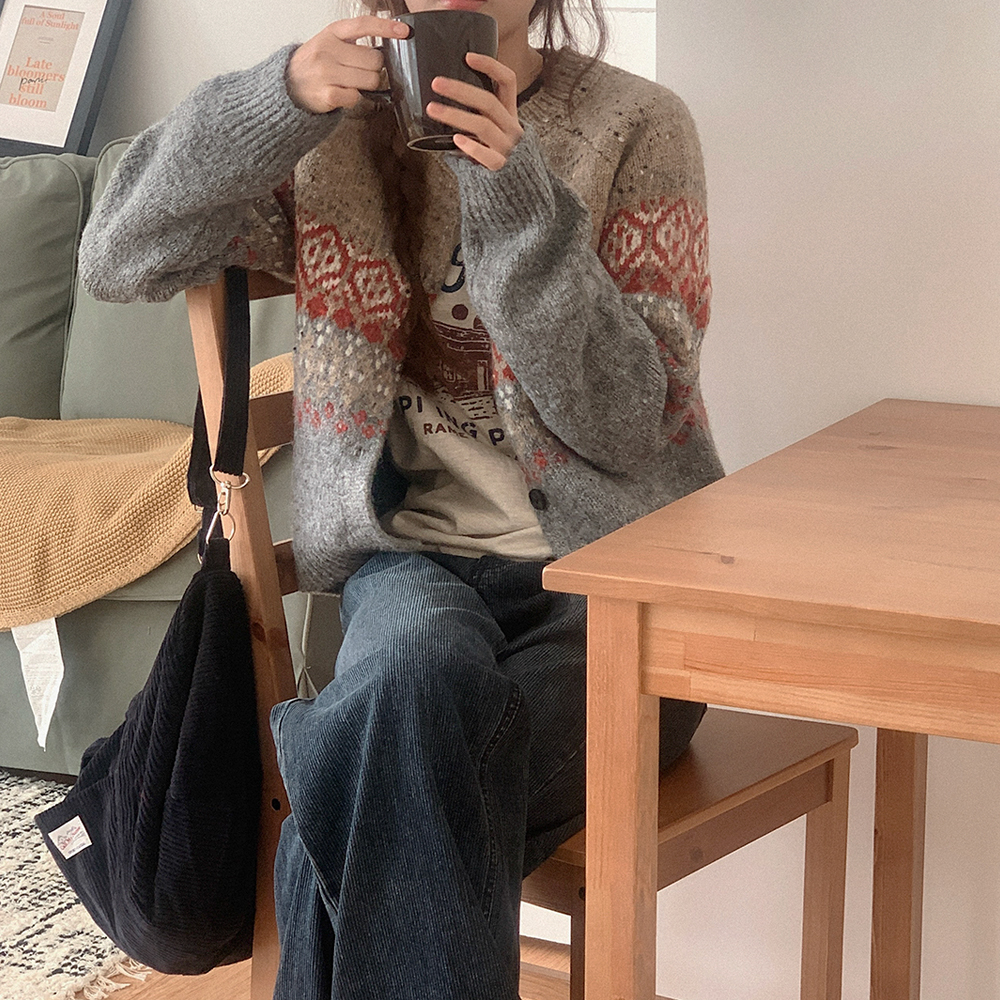 新品タグ付き✨【バビロン】カーディガン アイボリー 定価42,900円 ウール アーガ Aga バイカラーラクーンニットカーディガン （アイボリー