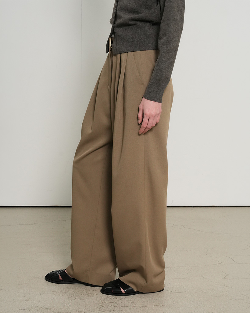 two-tuck semi-wide slacks