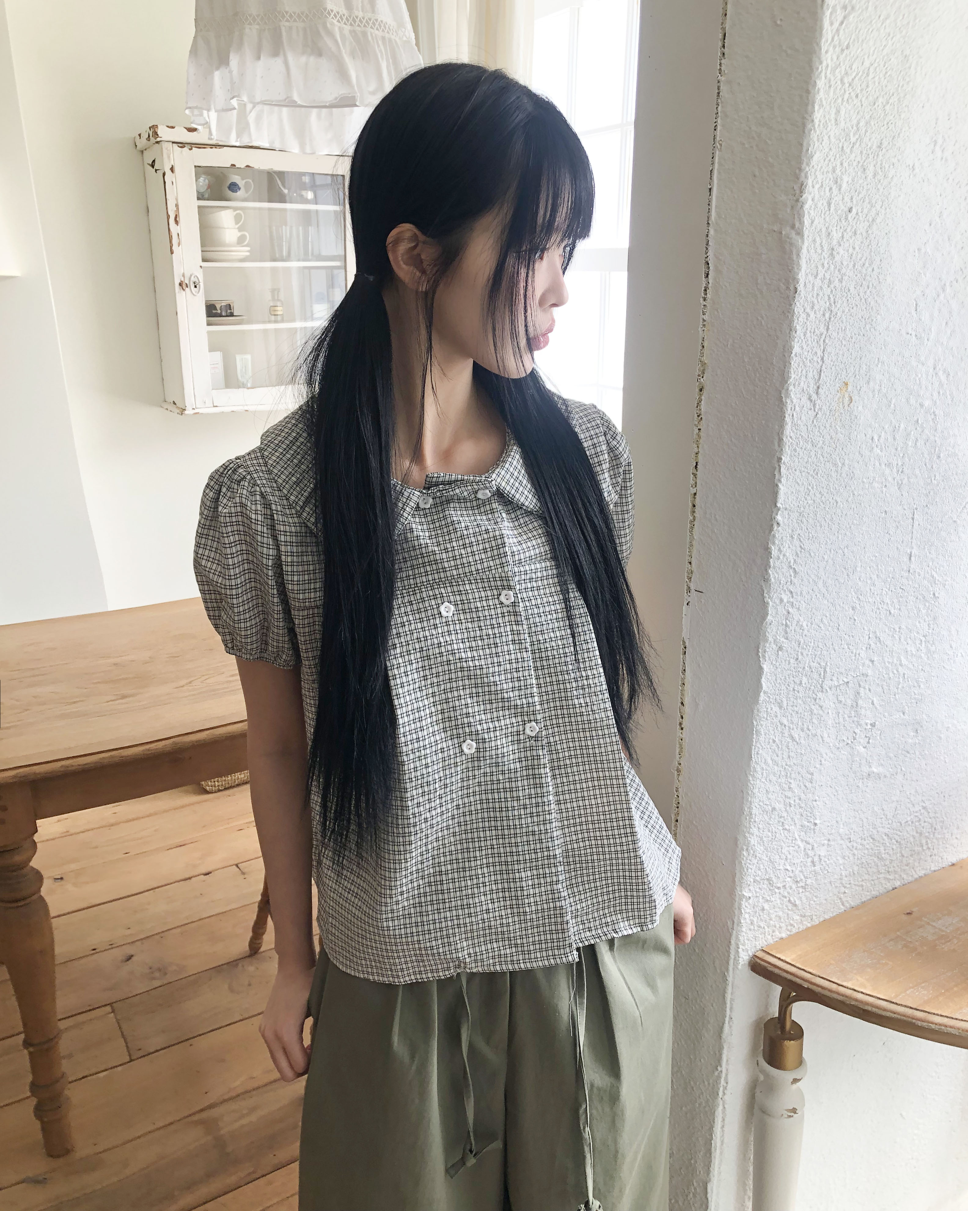 ダブルボタンブラウス