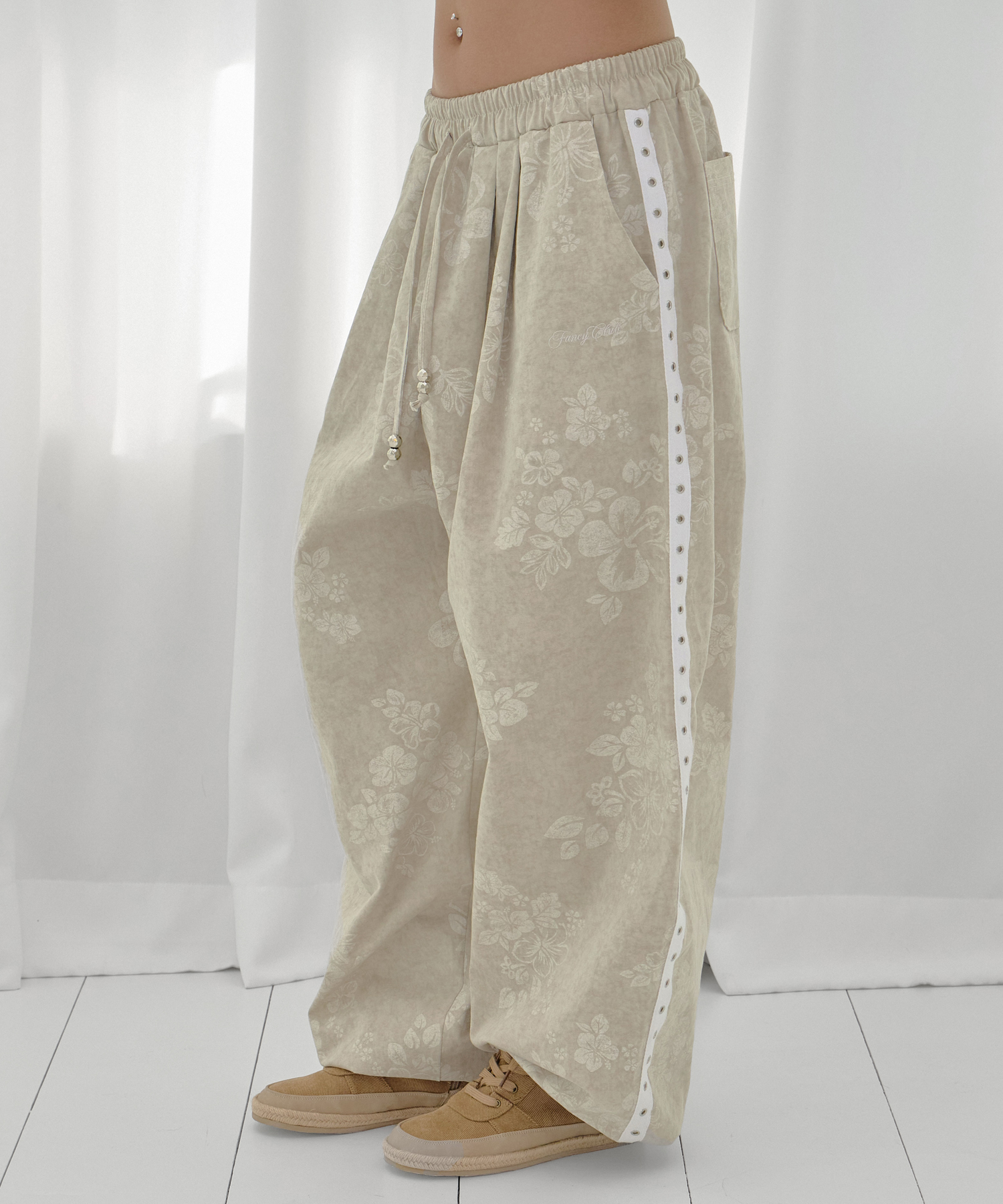 FLOWER TRACK PANTS (BEIGE) F26QD157